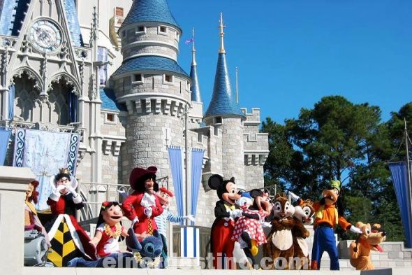 El Magic Kingdom de Orlando es el Parque que dio origen a la magia de Disney en la Florida. En Magic Kingdom se disfruta de las atracciones más tradicionales del Parque, como Space Mountain, Splash Mountain, El Tren Minero, La Casa Embrujada, Philarmagic, Piratas del Caribe y muchos otros. (Foto: Intertours).