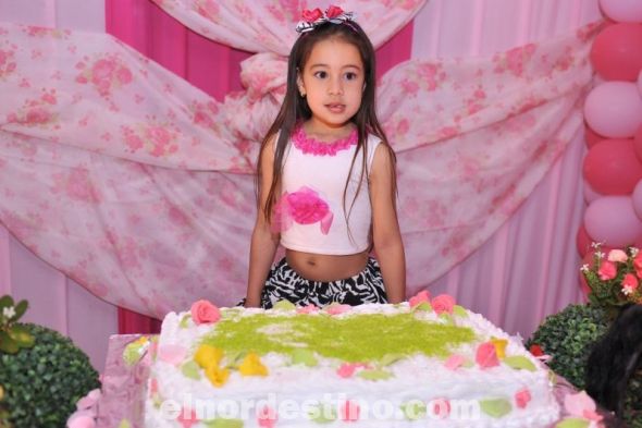 La pequeña Gimena festejó sus seis años con una divertida y colorida fiesta que ofrecieron sus padres. El encuentro tuvo lugar en el Complejo Habitacional Villa del Sol de Pedro Juan Caballero, el día domingo 1ro de Septiembre de 2013. (Foto: Fotomanía Digital). 