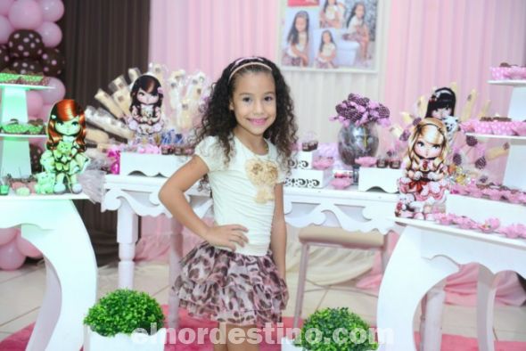 La pequeña Jamile Maisa Escobar Díaz festejó sus siete años con una divertida y colorida fiesta que ofrecieron sus padres. El encuentro tuvo lugar en el Salón de Eventos Party de Pedro Juan Caballero, el día jueves 26 de Marzo de 2015.  (Foto: Fotomanía Digital). 