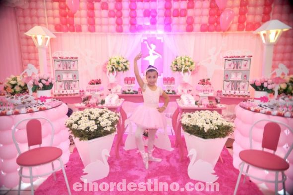 La pequeña Ingrid Soledad festejó sus ocho años con una divertida y colorida fiesta que ofrecieron sus padres. El encuentro tuvo lugar en el Salón de Eventos Cumple Fest de Pedro Juan Caballero, el día sábado 18 de Abril de 2015. (Foto: Fotomanía Digital). 