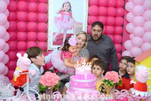 La pequeña Isis Victoria festejó su segundo año de vida con una divertida y colorida fiesta que ofrecieron sus padres. El encuentro tuvo lugar en el Salón de Eventos La Pepa de Pedro Juan Caballero el día domingo 15 de Marzo de 2015. (Foto: Fotomanía Digital). 