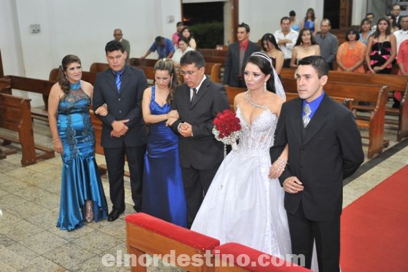 Katia Ruíz y  José Araujo celebraron su matrimonio en la Iglesia de San Gerardo acompañados en la misa de parte de sus padres. (Foto: Fotomanía Digital).