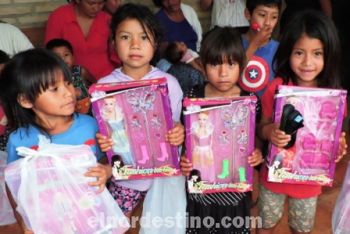 La CAS-ARP repartió kits a los niños indígenas en varios lugares de la ciudad de Asunción, totalizando mil juguetes entregados. (Foto: Asociación Rural del Paraguay).