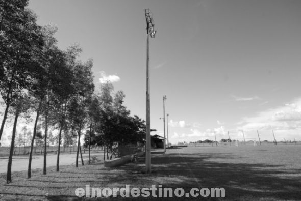 El Complejo Deportivo Aike Mil Boca/Sport Leka tiene una estructura que incluye lumínica y estacionamiento. (Foto: Diego Lozano).
