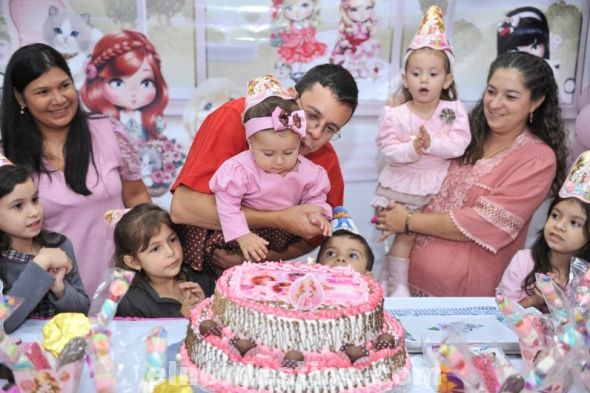 La pequeña Thalita Alexia festejó su primer año de vida, con una divertida y colorida fiesta que ofrecieron sus padres. El encuentro tuvo lugar en el Salón de Fiestas Planetario de Pedro Juan Caballero, el día sábado 4 de Mayo de 2013.  (Foto: Fotomanía Digital). 