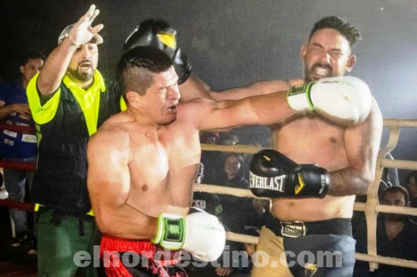 En la pelea estelar, Alcides “Científico” venció en fallo dividido a Sebo. El evento tuvo una buena concurrencia a pesar de las inclemencias del tiempo. (Foto: Coordinación de Prensa Expo Amambay).
