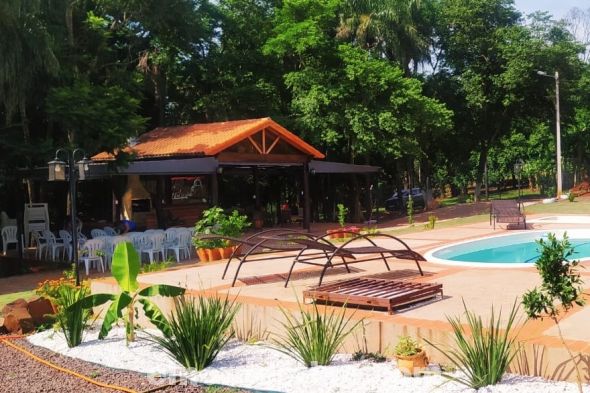 “El Refugio Rancho y Eventos” lugar cuenta con dos piscinas, un amplio quincho con baños sexados, y las comodidades necesarias para alojar un grupo familiar, ya sea acampando o disponiendo de la casa. (Foto: El Refugio Ranchos y Eventos).