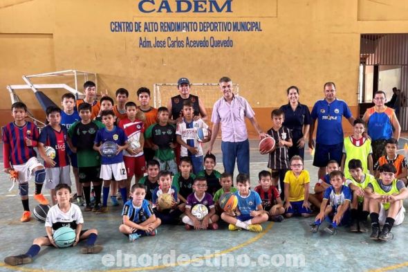 El lanzamiento oficial se realizó con la presencia del intendente Ronald Acevedo y de la concejal y Primera Dama Mahiba Carolina Yunis Acevedo, además de profesionales instructores y de las diferentes modalidades deportivas. (Foto: Municipalidad de Pedro Juan Caballero).