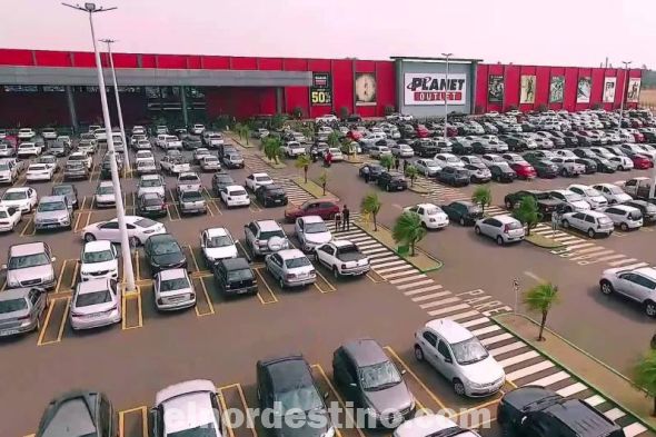 La mayor tienda de precios promocionados de la capital de Amambay, fronteriza con Ponta Porã, propone una semana entera de descuentos durante la promoción especial “Festival de Invierno”. (Flyer: Gacetilla de prensa de Planet Outlet).