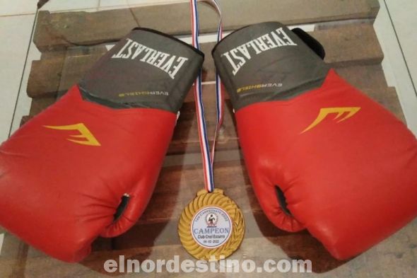 El viernes 4 de Febrero se convirtió en otra fecha histórica para el deporte pedrojuanino. En Asunción, el púgil amateur Rodi Riquelme se convirtió en el primer campeón de boxeo de la mano del profesor Luís Candia (Foto: Diego Lozano para Ideas del Norte Consultora Publicitaria).