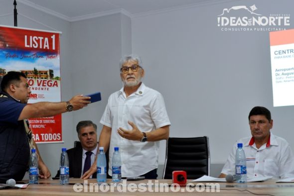 El titular de la Cámara de Industria, Comercio, Turismo y Servicios de Pedro Juan Caballero Khalil Mansour El Hage respalda el Plan Maestro Aeroportuario presentado por el candidato a intendente por la Lista 1 Julio César Vega Dávalos. (Foto: Diego Lozano para Ideas del Norte Consultora Publicitaria).