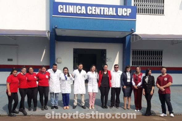 La doctora Juliane de Oliveira está hace seis meses administrando Salud Pública en la Clínica Matriz de Universidad Central del Paraguay. Todas las clínicas de Universidad Central del Paraguay cuentan con farmacia propia y medicamentos básicos de forma gratuita. (Foto: Asesoría de Prensa de la UCP).