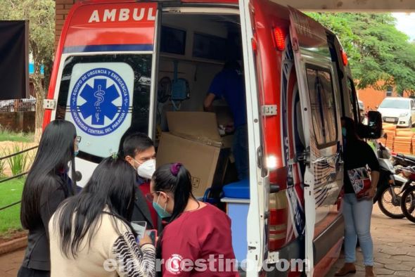 La donación de medicamentos fue recibida por el propio director del Hospital Regional de Pedro Juan Caballero Dr. Pablo Ayala y correspondió a un aporte de contrapartida y fue de medicamentos. (Foto: Asesoría de Prensa de la Universidad Central del Paraguay).