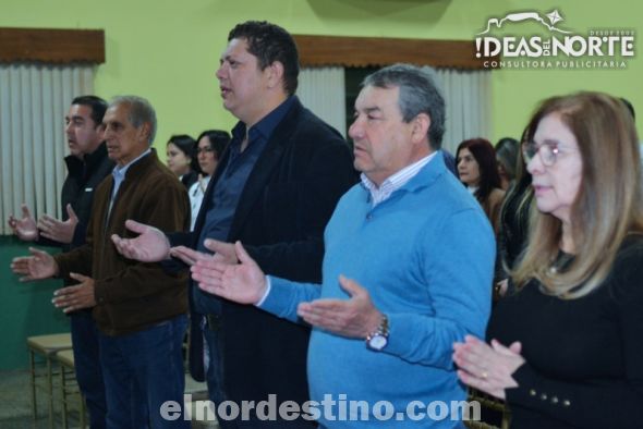 El presidente de la Asociación Rural del Paraguay Regional Amambay licenciado Eulalio Gomes Batista junto al diputado Juancho Acosta participando de la ceremonia religiosa. (Foto: Diego Lozano para Ideas del Norte Consultora Publicitaria).