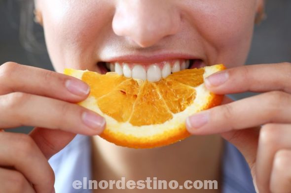 La naranja contiene ácido cítrico que es depurativo, analgésico, facilita la digestión de los alimentos, alivia el dolor de estomago, elimina residuos del organismo y estimula las funciones del páncreas y del hígado. Otros ácidos que contiene la naranja son: ácido málico, ácido oxálico y ácido tartárico. (Foto: Divulgación).