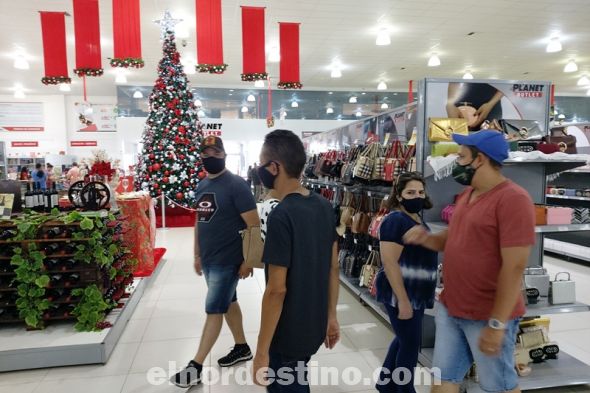 No sólo se exige el uso de tapabocas, sino que también el lavado de manos, para lo que Planet Outlet ha dispuesto cinco lavatorios para manos, provistos de agua, jabón y alcohol en gel, que también se puede encontrar en varios lugares del centro comercial. (Foto: Diego Lozano).