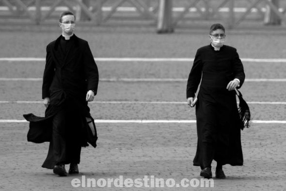 El año pasado, debido a la emergencia sanitaria, la Santa Sede tuvo que recurrir a sus reservas financieras, que estaban bien abastecidas, para poder cubrir las necesidades, sin tener que renunciar a sus numerosos bienes inmuebles. (Foto: EFE)