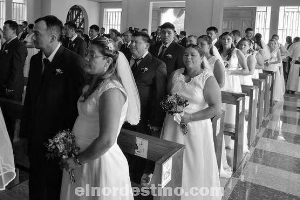 La Fundación Santa Librada organizó y alentó a las parejas en cuanto a los gastos del acto, en su mayoría de escasos recursos, que no tenían manera de cubrir los actos de una boda civil. (Foto: Diario Extra).