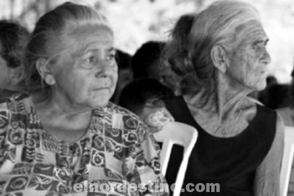 Adultos mayores en situación de pobreza de la localidad de Horqueta ya cuentan con tarjeta para cobrar pensión