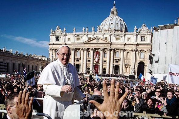 Asumió Francisco, el primer Papa latinoamericano que ya se transformó en el líder de millones de católicos