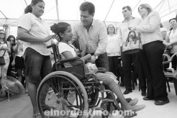 El presidente Horacio Cartes nombró a treinta personas con discapacidad como funcionarios del Ministerio de Educación