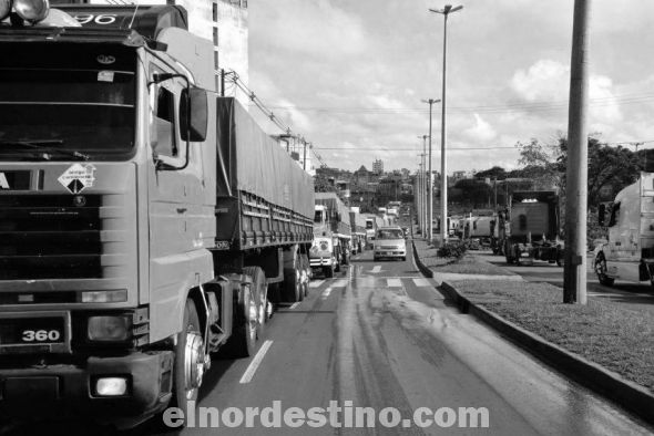Ministerio de Obras Públicas y Comunicaciones decidió postergar el ingreso de camiones bitrenes por un año 