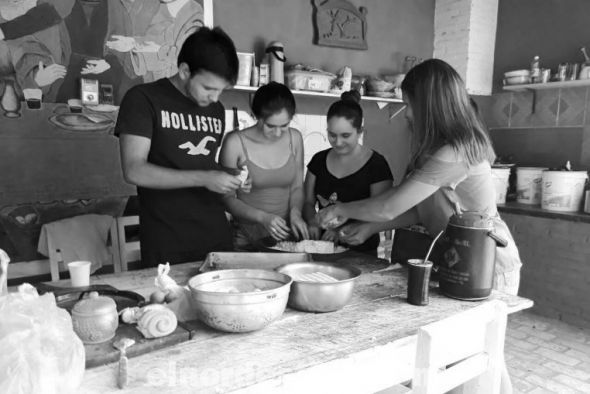 Como es tradicional en Horqueta las familias se reúnen para hacer la chipa y otros alimentos para disfrutar en Semana Santa