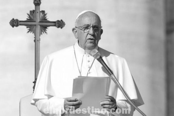 Según el Vaticano el Papa Francisco decidió sortear parte de los regalos que recibió y donar lo recaudado a la caridad