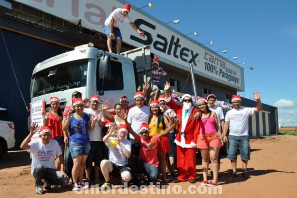 La gran familia de Ever Salinas hizo felices a muchos niños en la Navidad y en Reyes