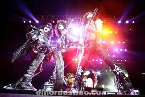 La productora local informó que ya fueron vendidas 15 mil entradas para el concierto de Kiss en el Jockey Club