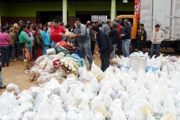 Diputados colorados entregan víveres a mil familias damnificadas en distintos barrios de la ciudad de Concepción