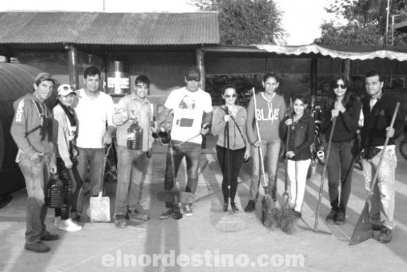 Setenta jóvenes forman comisión para limpiar la ciudad de Vallemí realizando blanqueamiento de canteros y rotondas