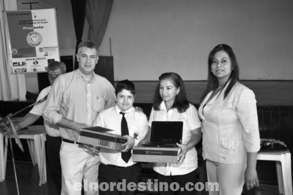 Con entrega de ordenadores portátiles premiaron a niños en el marco del Proyecto Mita’i Letrado en Pedro Juan Caballero