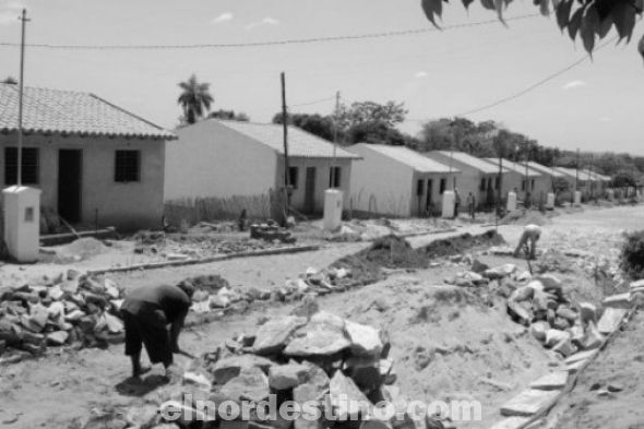En San Lázaro reinician tareas de construcción de casas de SENAVITAT tras dos años de paro