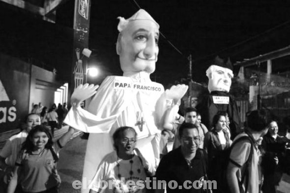 Paraguay empezó la vigilia por la visita del papa Francisco con una masiva celebración en el estadio Defensores del Chaco