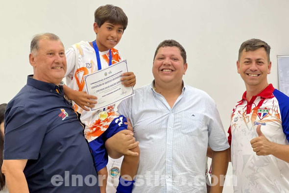 Gobernador de Amambay Juancho Acosta entrega certificados de reconocimiento a campeones nacionales Interligas Sub 13