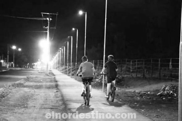 Municipalidad de Ponta Porã instala y prueba la iluminación en todo el trayecto de la bicisenda