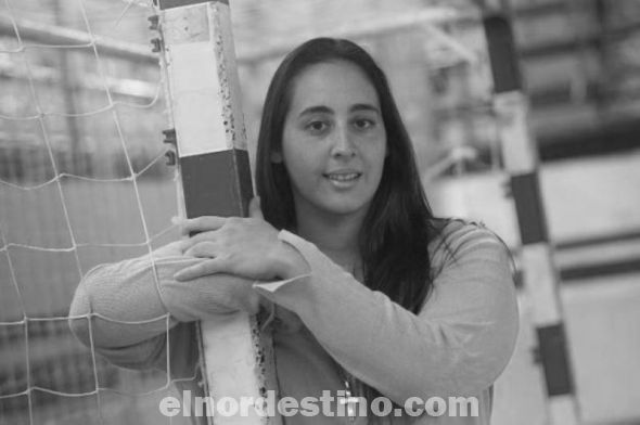 La ingeniera paraguaya que es guardameta de la selección de handball y hace un máster en España