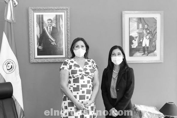 La titular del INDERT Gail Gina González Yaluff y comitiva fueron recibidas con beneplácito por los pobladores en Colonia Arroyito