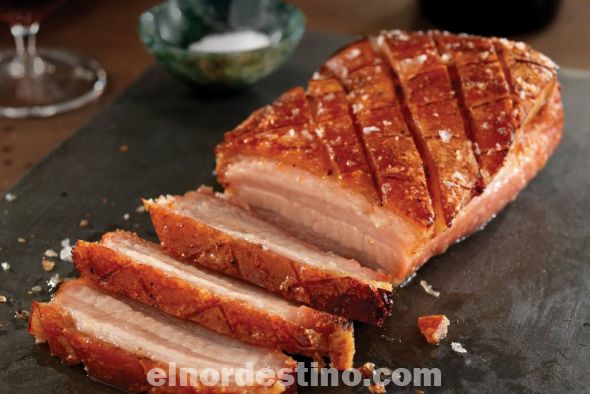 El Pork Belly, también conocido como Panceta de Cerdo; cómo cocinarlo en casa al horno, para que quede dorado y crujiente 